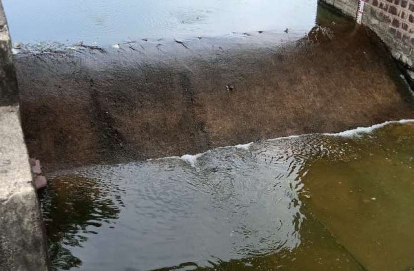 हलाली लबालब, बह चला उम्मीदों के छरछरे का पानी हलाली लबालब, बह चला उम्मीदों के छरछरे का पानी