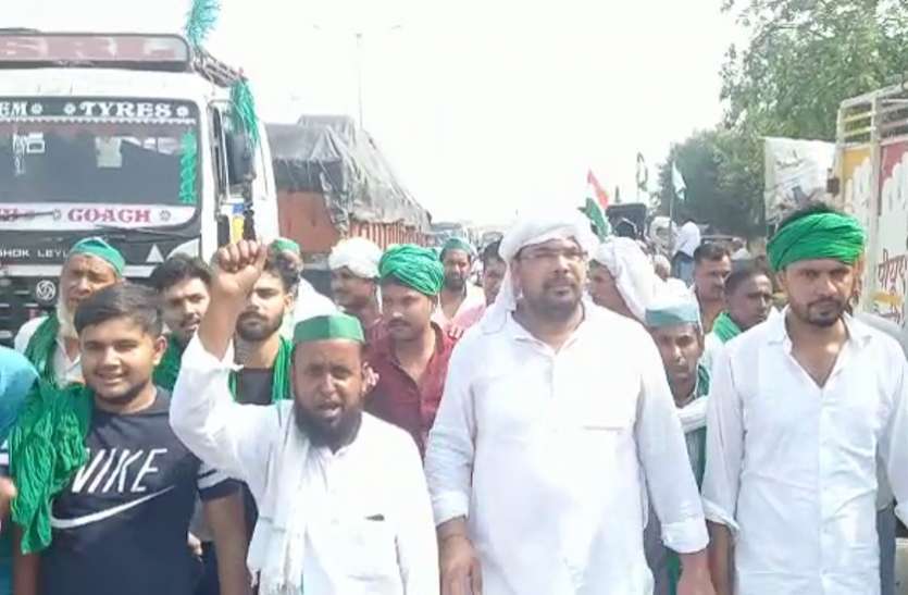 bharat-bandh.jpg Bharat Bandh : दिल्ली-देहरादून हाईवे पर चक्का जाम, सुबह से ही धरने पर बैठे किसान संगठनों के कार्यकर्ता