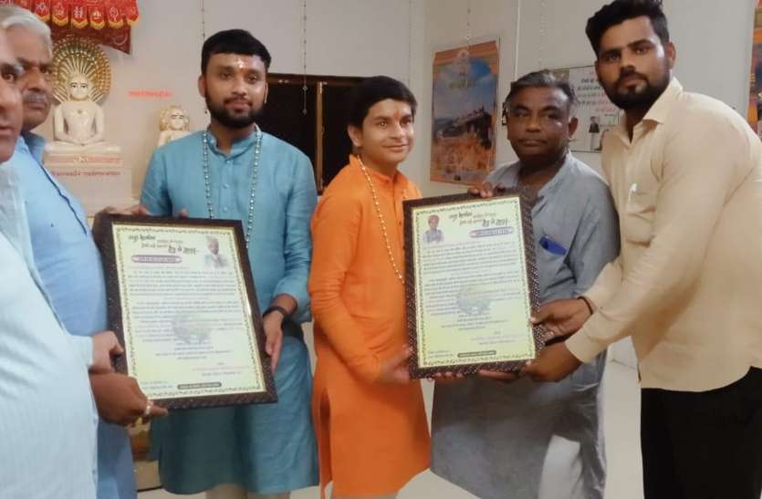 दीक्षा के बिना व्यक्ति को मोक्ष का द्वार प्राप्त नहीं होता दीक्षा के बिना व्यक्ति को मोक्ष का द्वार प्राप्त नहीं होता