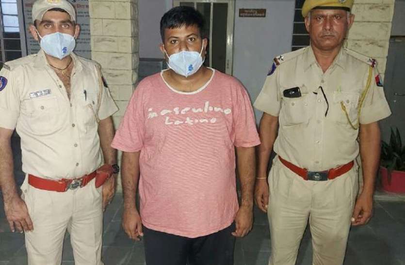 पत्नी पर इलेक्ट्रिक कटर चलाया, पुत्री पर भी हमले का प्रयास पत्नी पर इलेक्ट्रिक कटर चलाया, पुत्री पर भी हमले का प्रयास