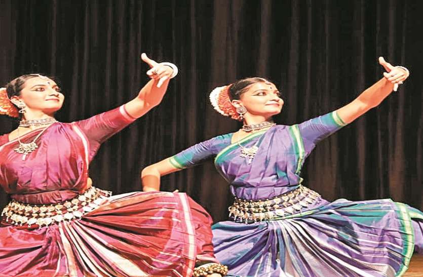 gamak_1.jpg नृत्य से किया भगवान राम के शोभायमान रूप का वर्णन
