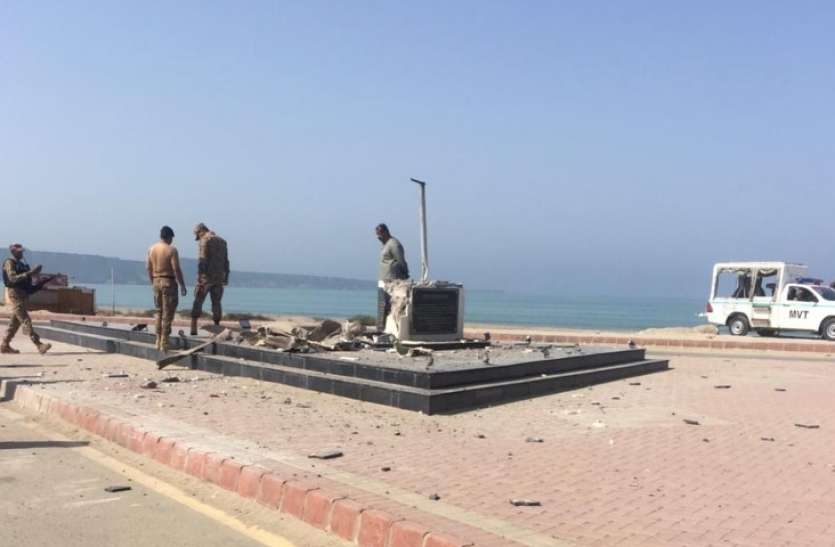 jinnah.jpg पाकिस्तान में जिन्ना के स्टेच्यू को बम से उड़ाया, इमरान सरकार हालात संभालने में नाकाम