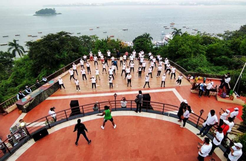 jumba.jpg पर्यटन दिवस पर योग और जुम्बा कर भोपालवासियों ने पर्यटकों को दिया सेफ सिटी का संदेश