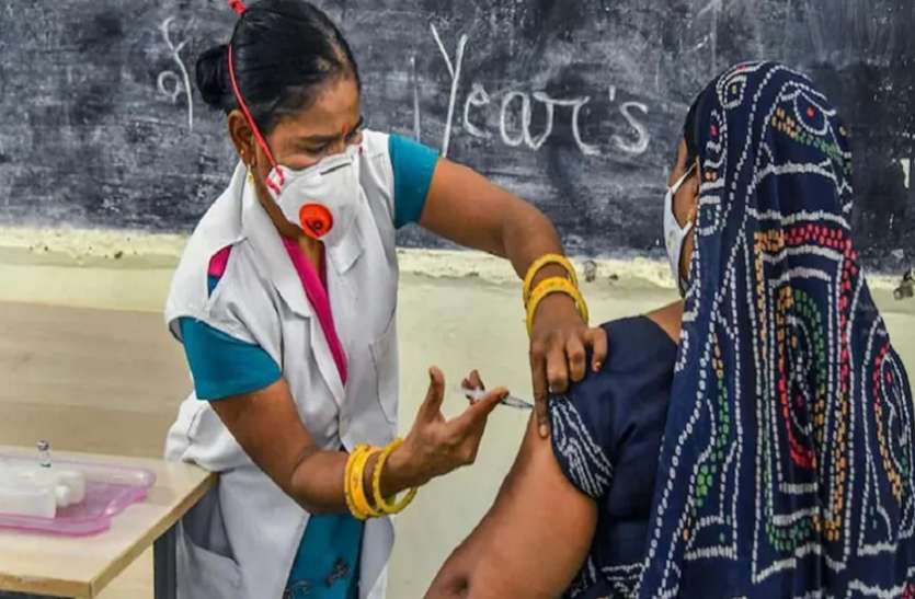 टीकाकरण (Symbolic photo) कोरोना से मुक्ति को एक और टीकाकरण महा अभियान, उससे पहले ही रीठी पंचायत ने बनाया रिकार्ड