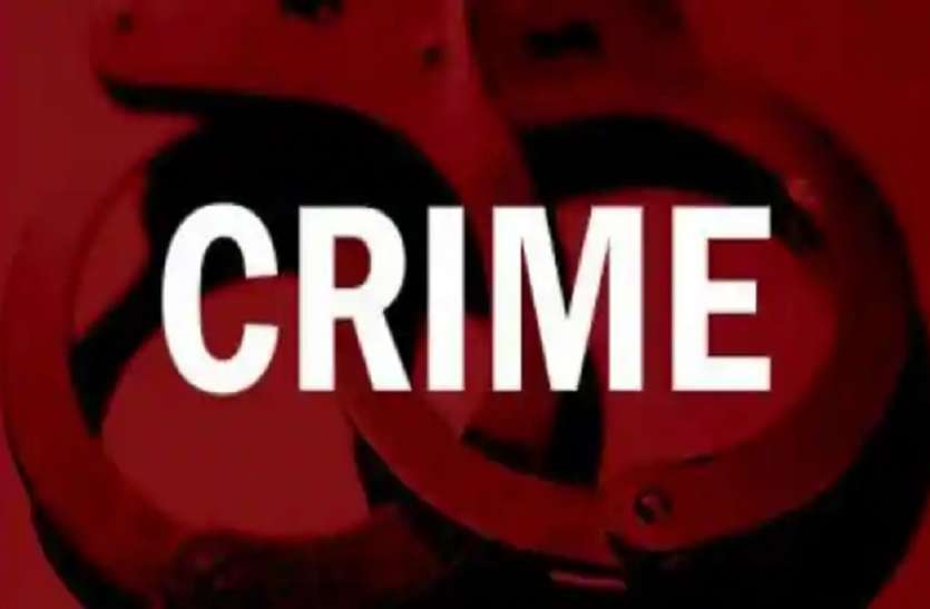 crime हथियार लेकर घूम रहा था बदमाश, धर दबोचा तो बोला मैं चोर हूं