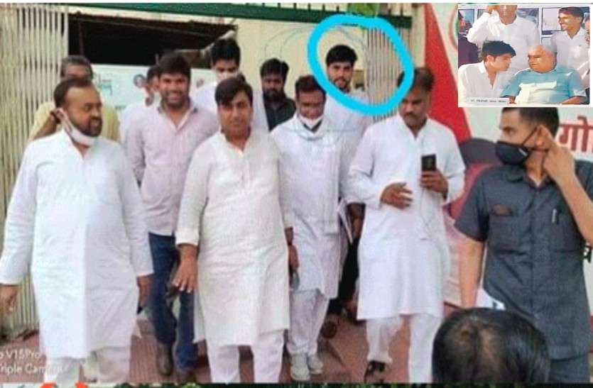 dotasara.jpg Reet Paper Leak: आरोपी बत्तीलाल की कई नेताओं के साथ की तस्वीरें सोशल मीडिया में वायरल