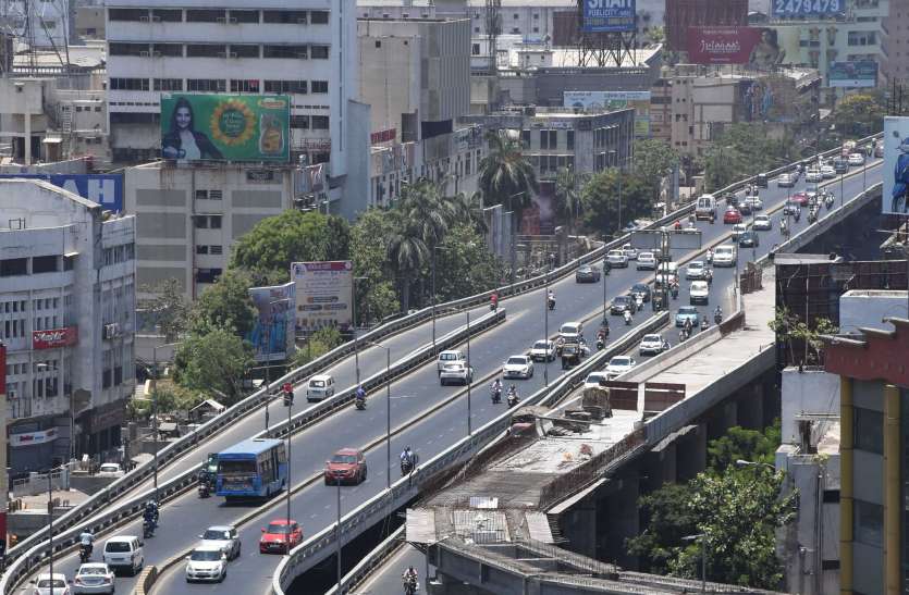 SURAT KAPDA MANDI: ट्रेडर्स और प्रोसेसर्स में दिखने लगा व्यापारिक तनाव SURAT KAPDA MANDI: प्रोसेसर्स एसोसिएशन को पलसाणा संगठन ने भेजा पत्र