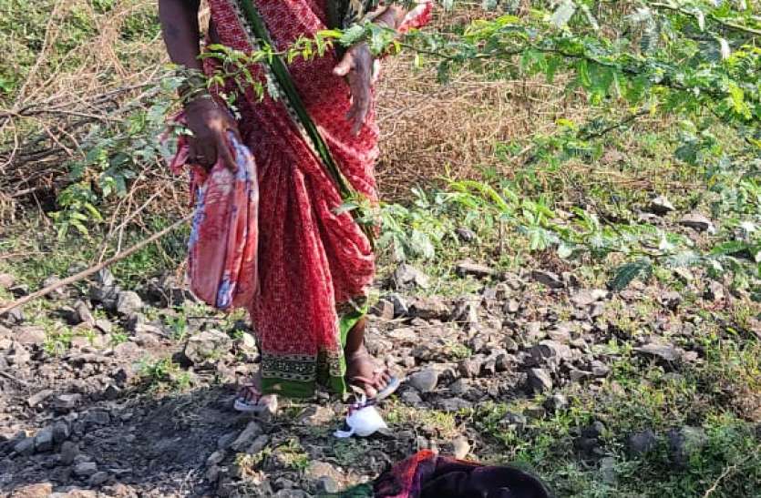 झाडिय़ों में लावारिश पड़ा मिला सात दिन का बच्चा झाडिय़ों में लावारिश पड़ा मिला सात दिन का बच्चा