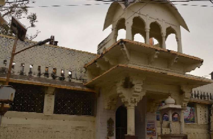 आज भी मन्दिर का एक-एक खम्भा स्थापत्य कला का बेजोड़ प्रतीक आज भी मन्दिर का एक-एक खम्भा स्थापत्य कला का बेजोड़ प्रतीक