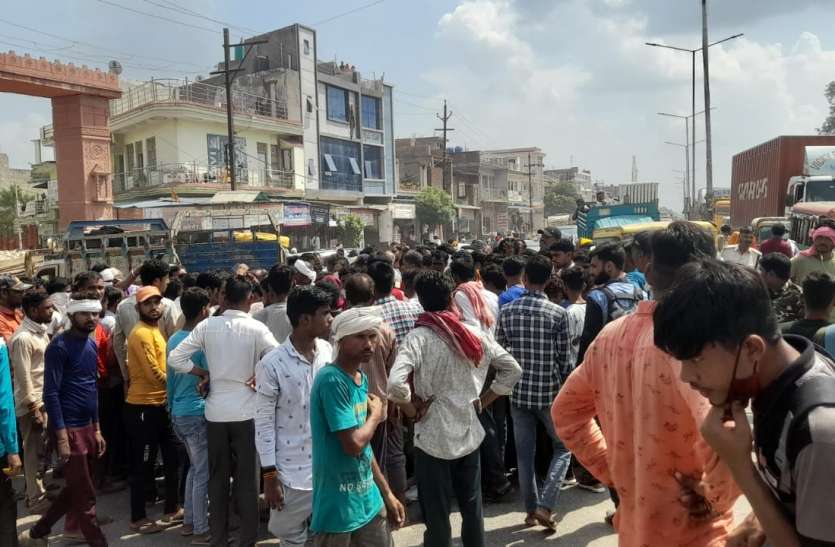 रात को पति- पत्नी की मारपीट, सुबह पटरी पर मिला शव, लगाया जाम रात को पति- पत्नी की मारपीट, सुबह पटरी पर मिला शव, लगाया जाम