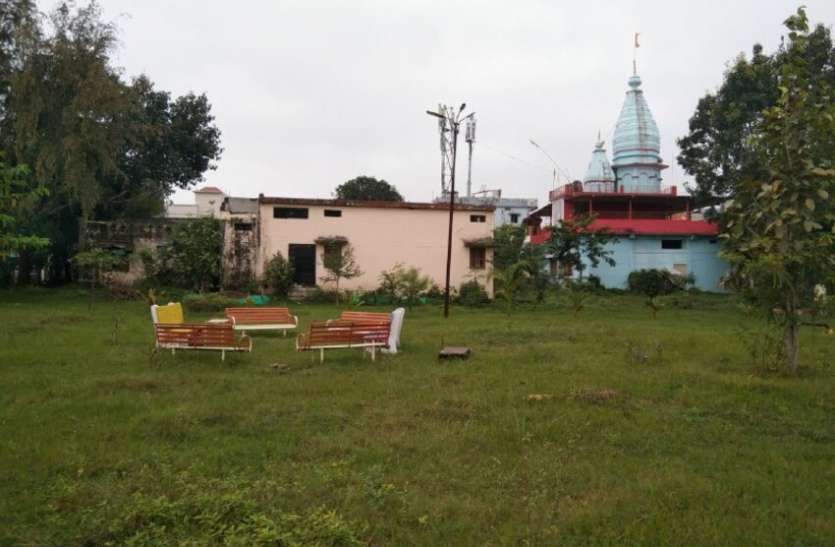 सराहनीय: पार्क बनाकर नपा भूली नपा तो बुजुर्गों ने खुद कर लिया विकसित सराहनीय: पार्क बनाकर नपा भूली नपा तो बुजुर्गों ने खुद कर लिया विकसित