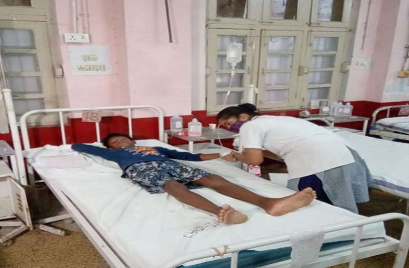 बिलासपुर में स्कूल भवन पर गिरी गाज, एक बच्चे की मौत दो आईसीयू में बिलासपुर में स्कूल भवन पर गिरी गाज, एक बच्चे की मौत दो आईसीयू में