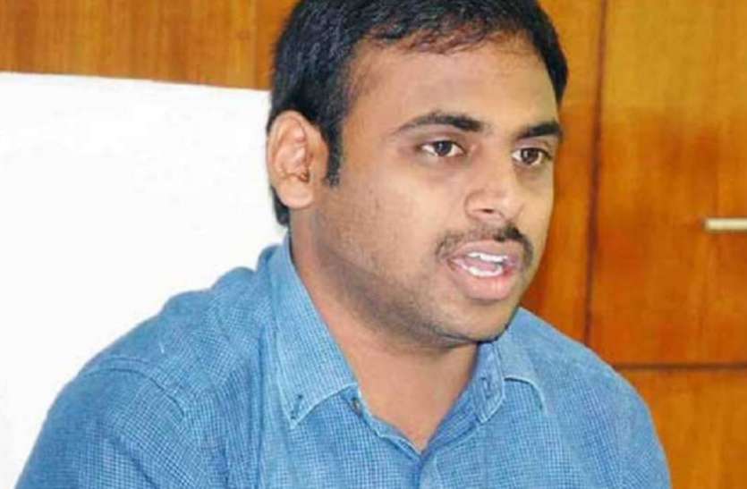 कलेक्टर रीवा इलैयाराजा टी Collector Rewa के आकस्मिक निरीक्षण में ड्यूटी से गायब मिले जिला अस्पताल के डॉक्टर, नर्स व सुरक्षा गार्ड