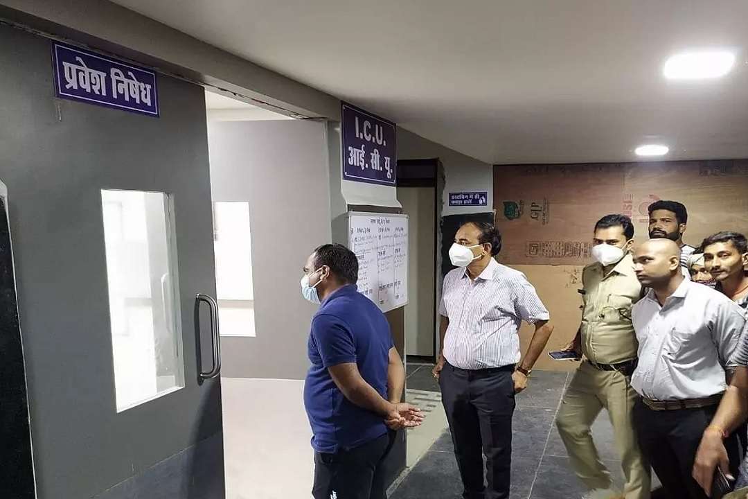 कलेक्टर रीवा का जिला अस्पताल में आकस्मिक निरीक्षण