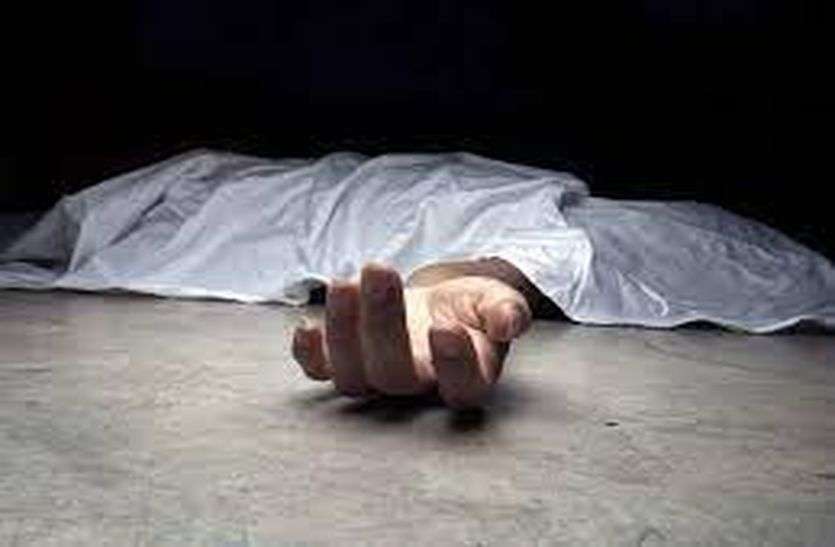 10-year-old child hanged, dies रहस्यमयी मौत: 10 वर्षीय मासूम के घर में घुसते ही लगा फंदा, पोस्टमार्टम से खुलेगा राज