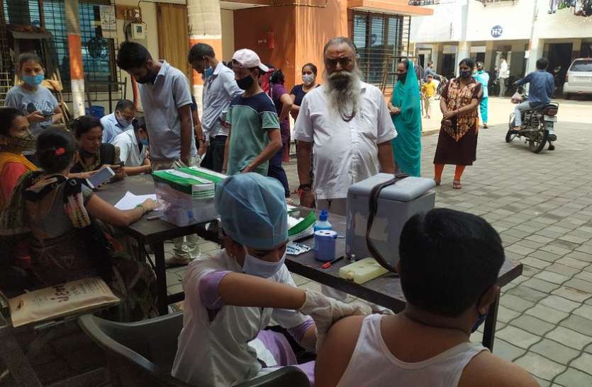 अब घर-घर वैक्सीनेशन ड्राइव अब घर-घर वैक्सीनेशन ड्राइव