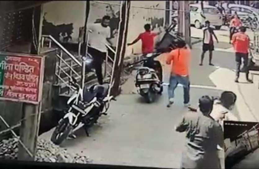 greater-noida.jpg भाजपा नेत्री व नगर पालिका चेयरपर्सन के भतीजे पर फायरिंग, 8 साल पहले हुई थी पति की गोली मारकर हत्या
