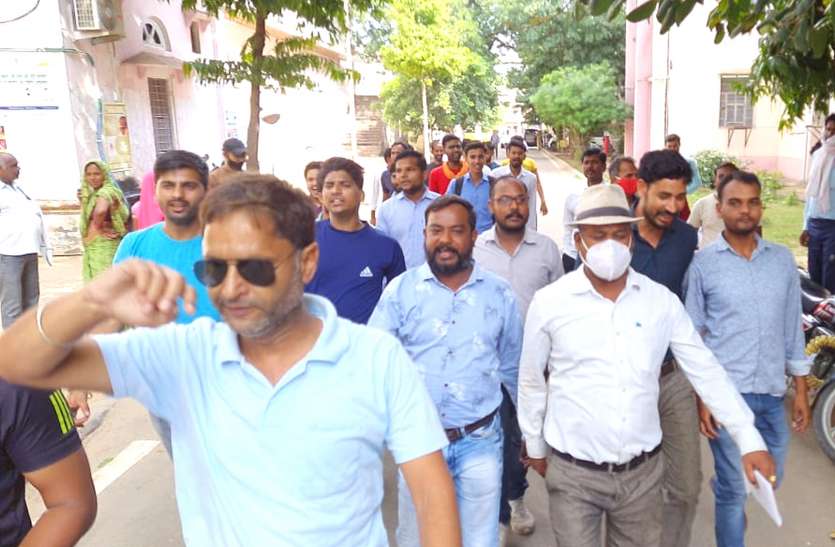 रीट परीक्षा : अभ्यर्थियों ने रैली निकाल, जताया रोष रीट परीक्षा : अभ्यर्थियों ने रैली निकाल, जताया रोष