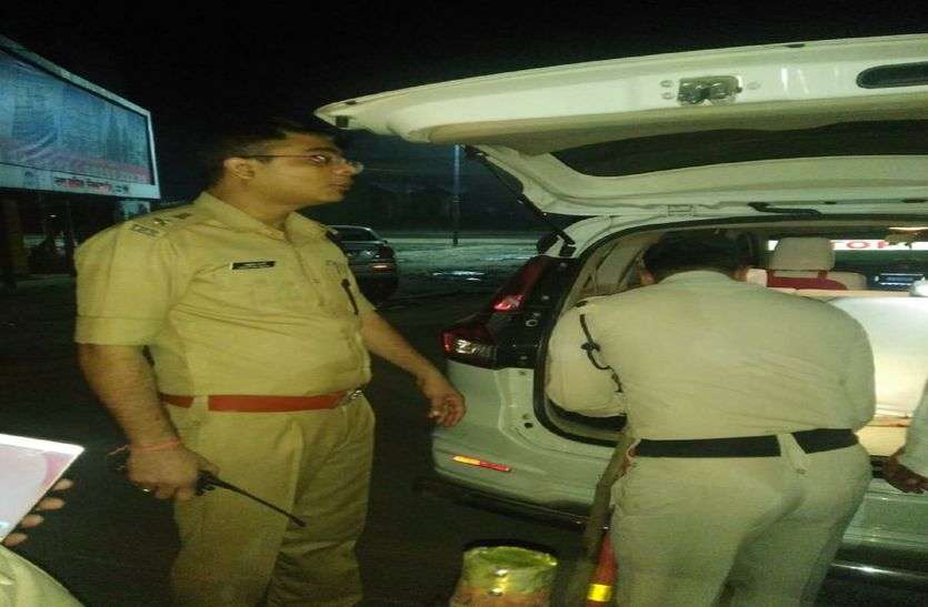 इधर पुलिस करती रही चेकिंग, उधर बदमाश मचाते रहे उत्पात इधर पुलिस करती रही चेकिंग, उधर बदमाश मचाते रहे उत्पात