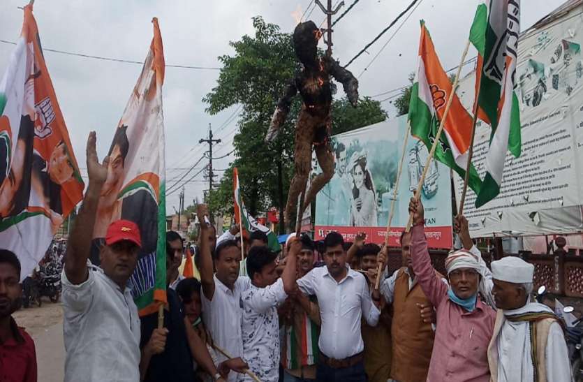 sultanpur_new.jpg Sultanpur: लखीमपुर खीरी हिंसा में मारे गए किसानों के विरोध में कांग्रेसियों ने किया जोरदार प्रदर्शन
