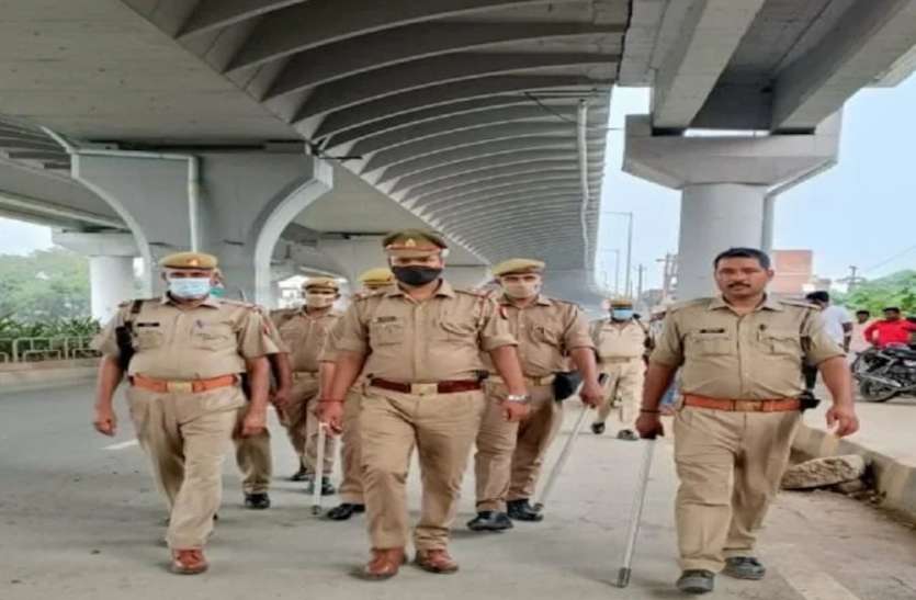 Police Administrion Alert in Varanasi After Lakhimpur Kheri Incident खीरी जिले की घटना के बाद वाराणसी में अलर्ट जारी, रेलवे स्टेशन, बस स्टेशन पर पुलिस तैनात