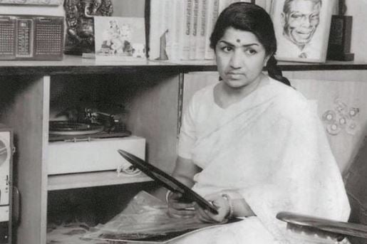 Because of this Lata Mangeshkar remained a unmarried