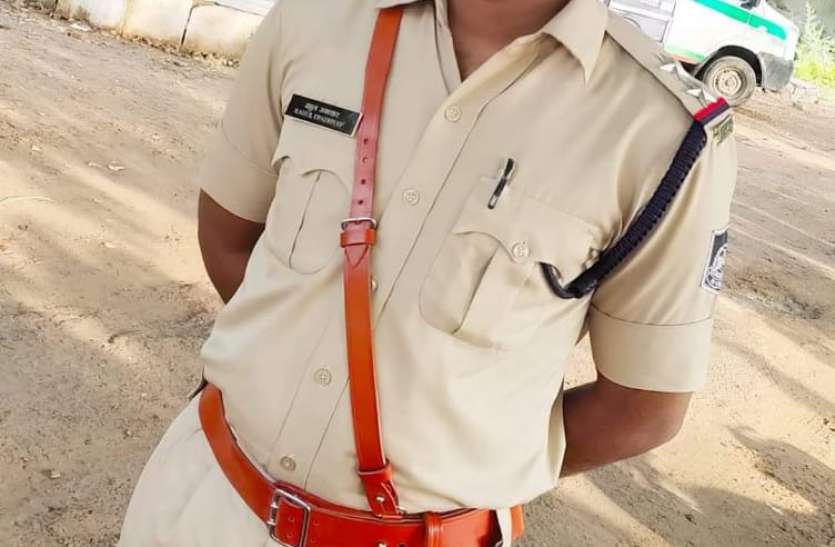 थाना प्रभारी १० हजार की रिश्वत लेते लोकायुक्त ने पकड़े थाना प्रभारी १० हजार की रिश्वत लेते लोकायुक्त ने पकड़े