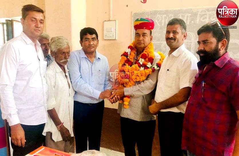 भामाशाह ने स्कूल के लिए 9 बीघा जमीन दी, ग्रामीणों ने पीठ थपथपाई भामाशाह ने स्कूल के लिए 9 बीघा जमीन दी, ग्रामीणों ने पीठ थपथपाई