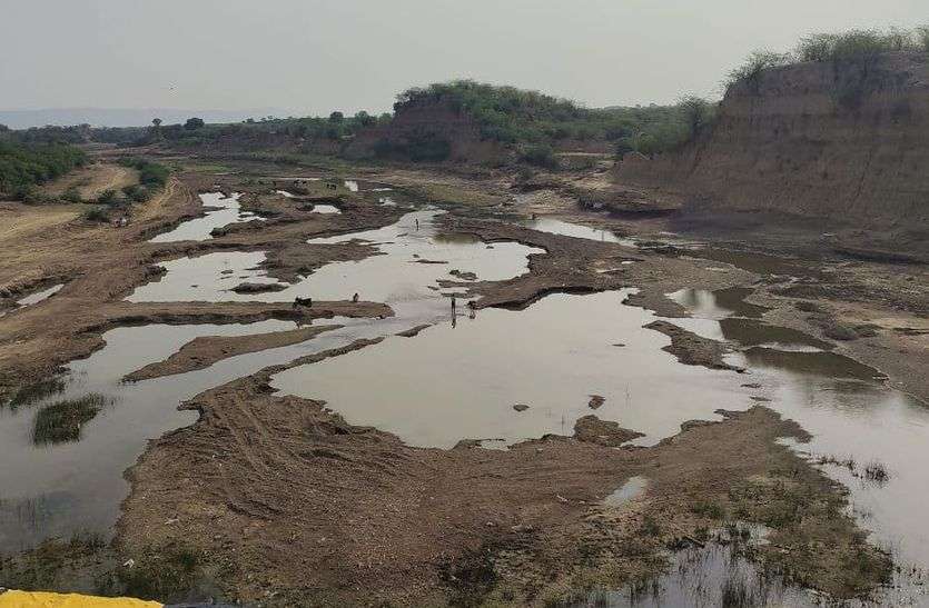 BIG NEWS रहस्यमयी तरीके से नदी में निकली 5 बाइक, देखकर चोंके BIG NEWS रहस्यमयी तरीके से नदी में निकली 5 बाइक, देखकर चोंके