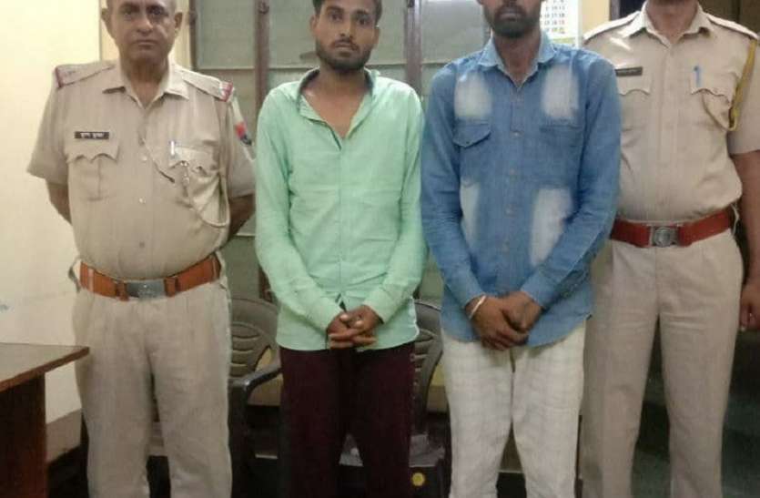 पिकअप से मोबाइल चोरी में दो आरोपी गिरफ्तार, मोबाइल बरामद पिकअप से मोबाइल चोरी में दो आरोपी गिरफ्तार, मोबाइल बरामद
