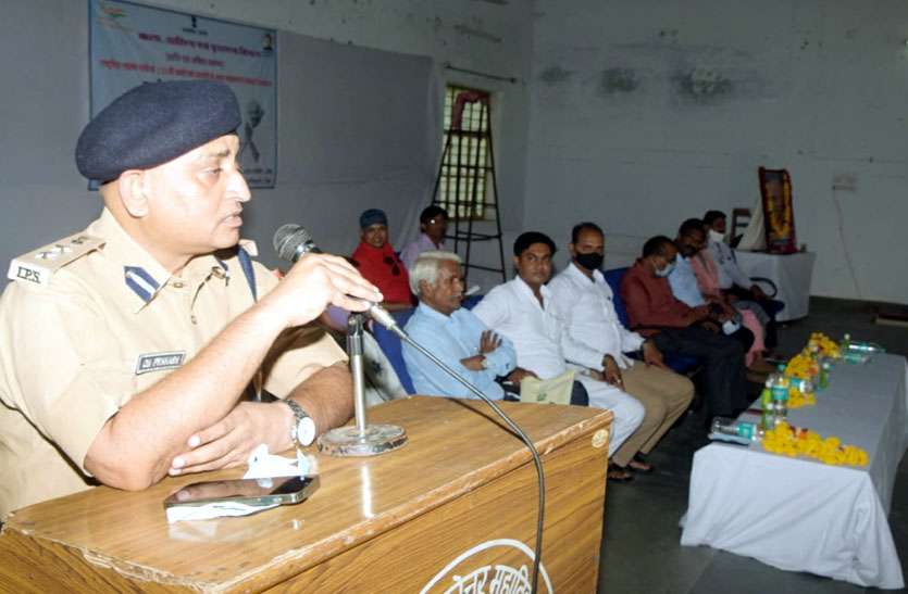 गांधी के जीवन दर्शन को हर व्यक्ति जीवन में चरितार्थ करें - पुलिस अधीक्षक गांधी के जीवन दर्शन को हर व्यक्ति जीवन में चरितार्थ करें - पुलिस अधीक्षक