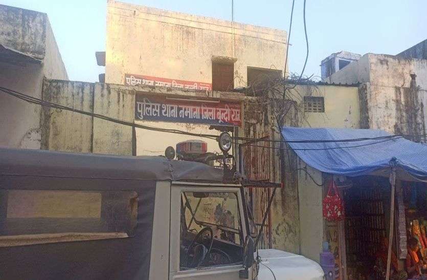 मोबाइल पर बात करते-करते हुआ हादसा...यह हुआ परिणाम मोबाइल पर बात करते-करते हुआ हादसा...यह हुआ परिणाम