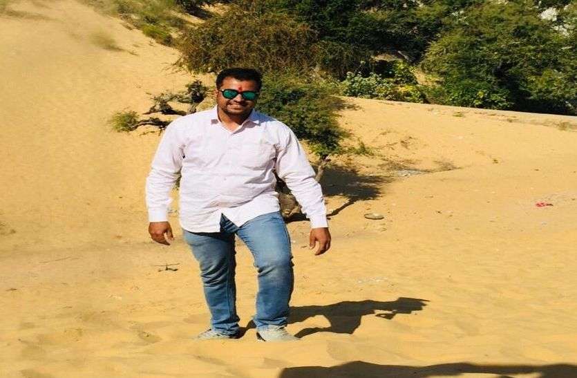 मां की अस्थियां विसर्जित करने पुष्कर गए पाली के युवक की डूबने से मौत, परिजनों को बुरा हाल मां की अस्थियां विसर्जित करने पुष्कर गए पाली के युवक की डूबने से मौत, परिजनों को बुरा हाल