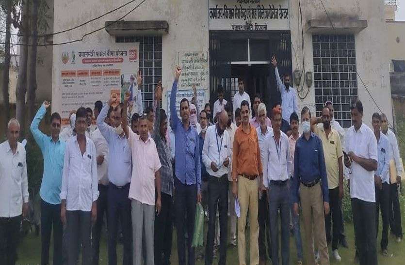 खबर का असर: शिक्षकों को नहीं करना होगा राशन कार्ड का काम, एसडीएम ने वापस लिए आदेश खबर का असर: शिक्षकों को नहीं करना होगा राशन कार्ड का काम, एसडीएम ने वापस लिए आदेश