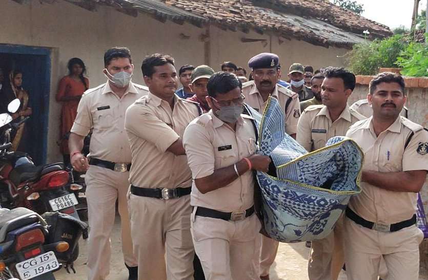 Police with Woman dead body पितृ अमावस्या के दिन पति का पितर विसर्जन करने बुलाकर ससुराल वालों ने की बहू की हत्या
