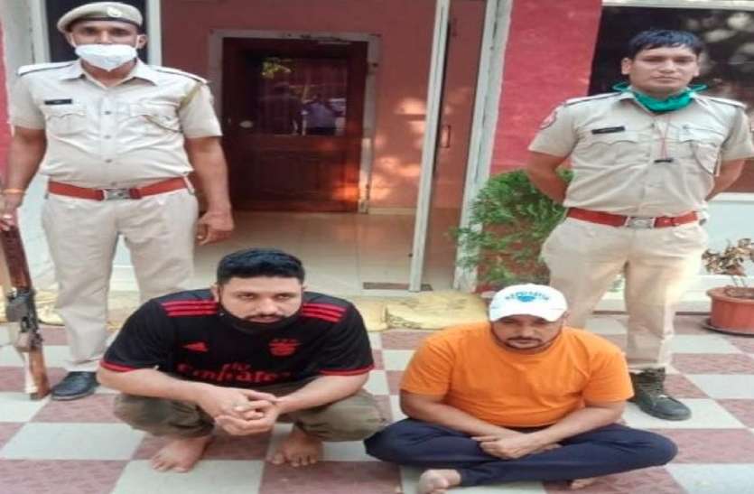 चौमू के संदीप बुगाला हत्याकांड में फरार चल रहे दो इनामी बदमाश गिरफ्तार चौमू के संदीप बुगाला हत्याकांड में फरार चल रहे दो इनामी बदमाश गिरफ्तार