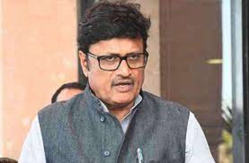 पायलट के दौरे से बौखलाएं डोटासरा, मगर अंतर्कलह के चलते स्थगित करना पड़ा पैदल मार्च-राठौड़ पायलट के दौरे से बौखलाएं डोटासरा, मगर अंतर्कलह के चलते स्थगित करना पड़ा पैदल मार्च-राठौड़