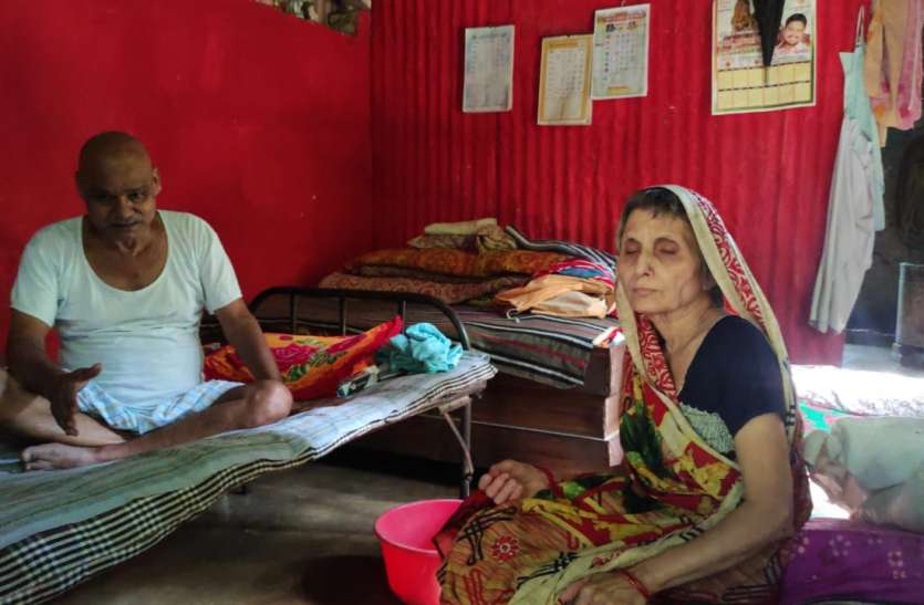 चौकीदार की पत्नी को कट्टा अड़ाकर मंगलसूत्र, ढाई हजार रुपए लूटे चौकीदार की पत्नी को कट्टा अड़ाकर मंगलसूत्र, ढाई हजार रुपए लूटे