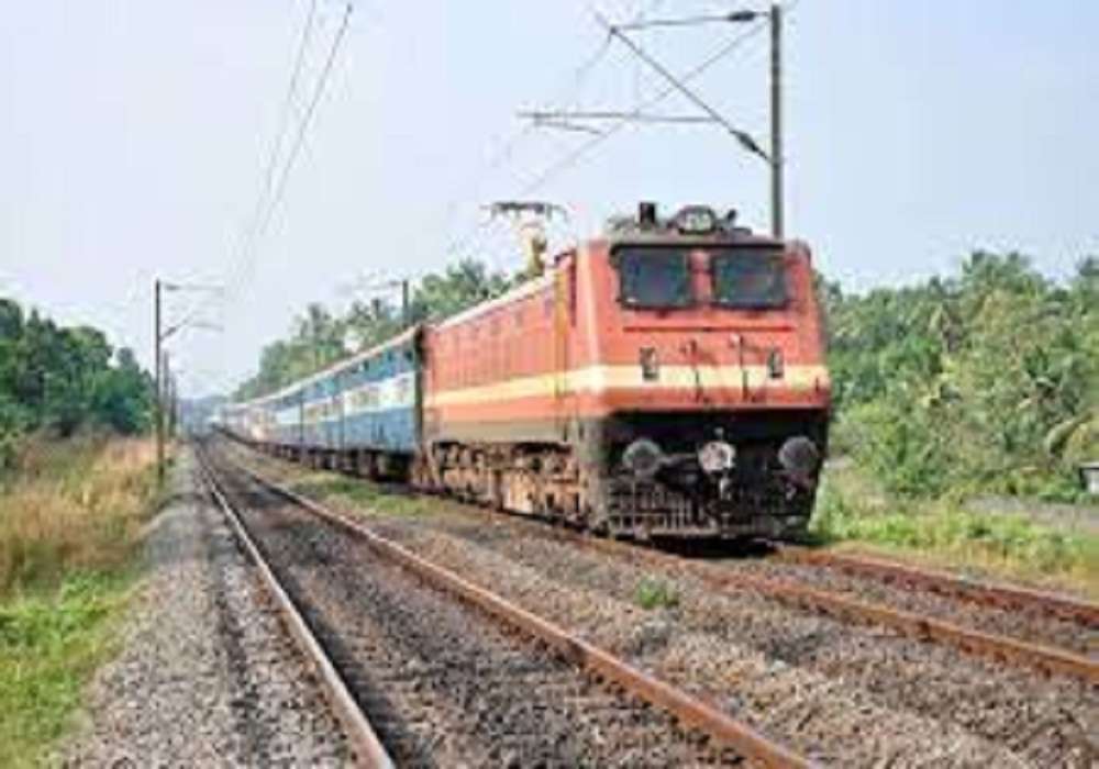 Indian railways: कोहरे के चलते रेलवे ने दिसंबर से ट्रेनों का नया शेड्यूल किया जारी, पांच जोड़ी ट्रेनें रहेंगी निरस्त