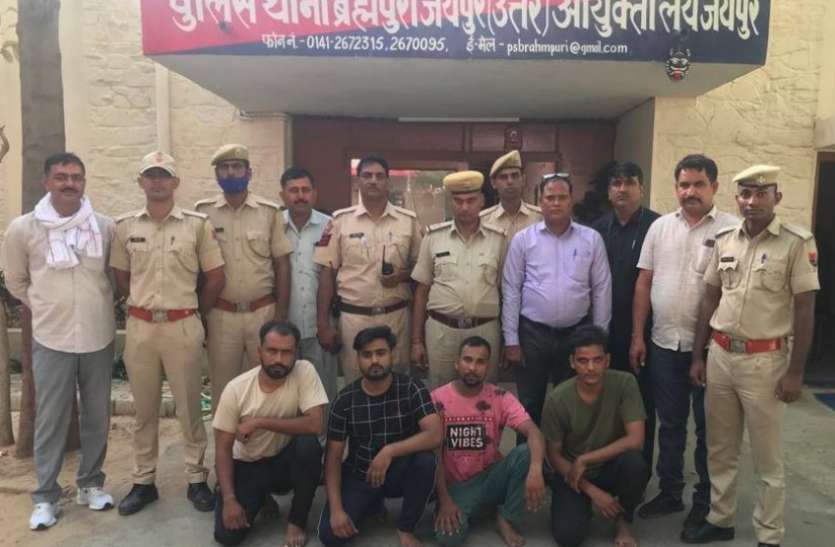 murder सरिया और चाकू मारकर हत्या करने वाले चार बदमाश गिरफ्तार murder सरिया और चाकू मारकर हत्या करने वाले चार बदमाश गिरफ्तार