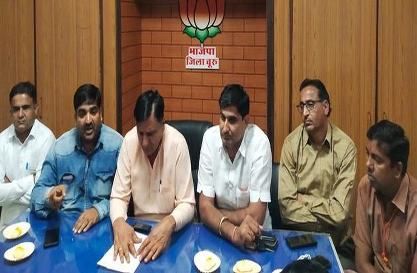 भाजपा का आरोप: 19 विभागों के अधिकारियों के पास कोई काम नहीं भाजपा का आरोप: 19 विभागों के अधिकारियों के पास कोई काम नहीं