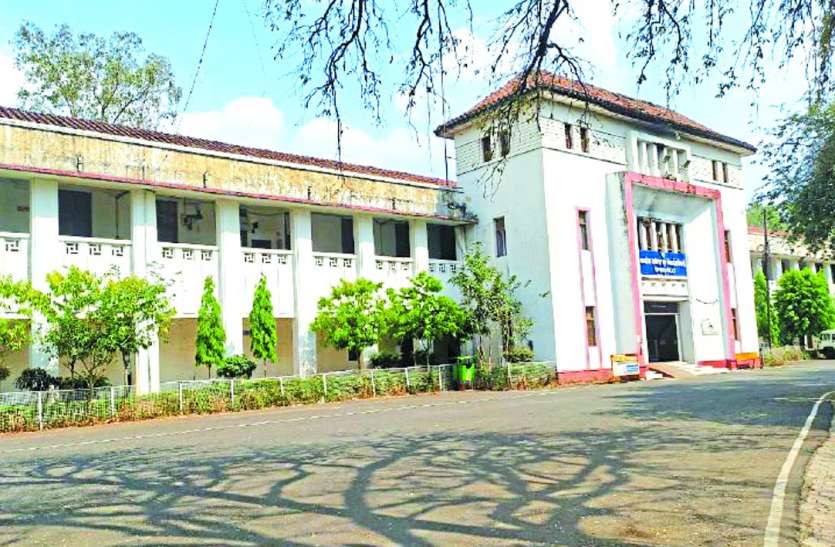 chhindwara Order: बिना अनुमति खरीदी थी आदिवासी की जमीन, 52 साल बाद रजिस्ट्री शून्य
