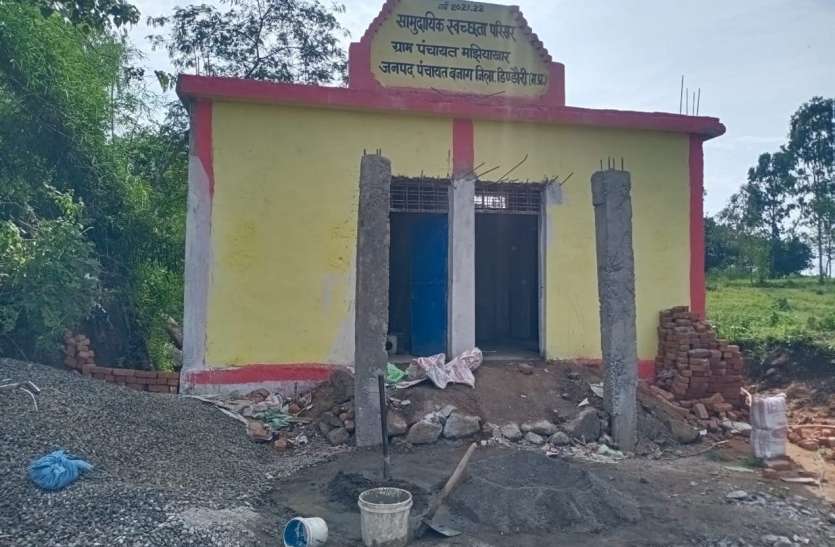 Cleanliness complex lying incomplete for four months चार माह से अधूरा पड़ा स्वच्छता परिसर