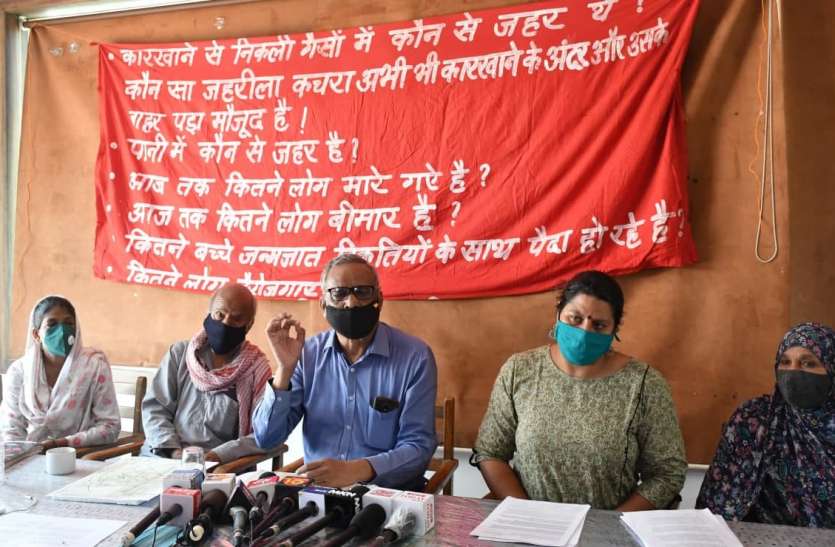 तालाब में डलता था रसायनिक कचरा, वहां हो रही खेती, संगठन बोले सिंघाड़े हटाने से नहीं जमीन के अंदर जहर हटाना जरूरी तालाब में डलता था रसायनिक कचरा, वहां हो रही खेती, संगठन बोले सिंघाड़े हटाने से नहीं जमीन के अंदर जहर हटाना जरूरी