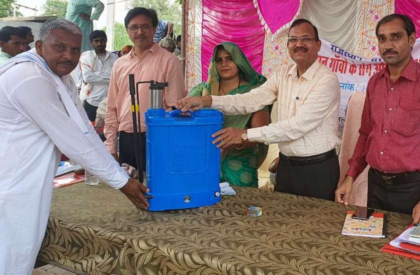 गांव में पहुंचा प्रशासन, 20 महकमों केअधिकारियों ने सुनी समस्याएं गांव में पहुंचा प्रशासन, 20 महकमों के अधिकारियों ने सुनी समस्याएं