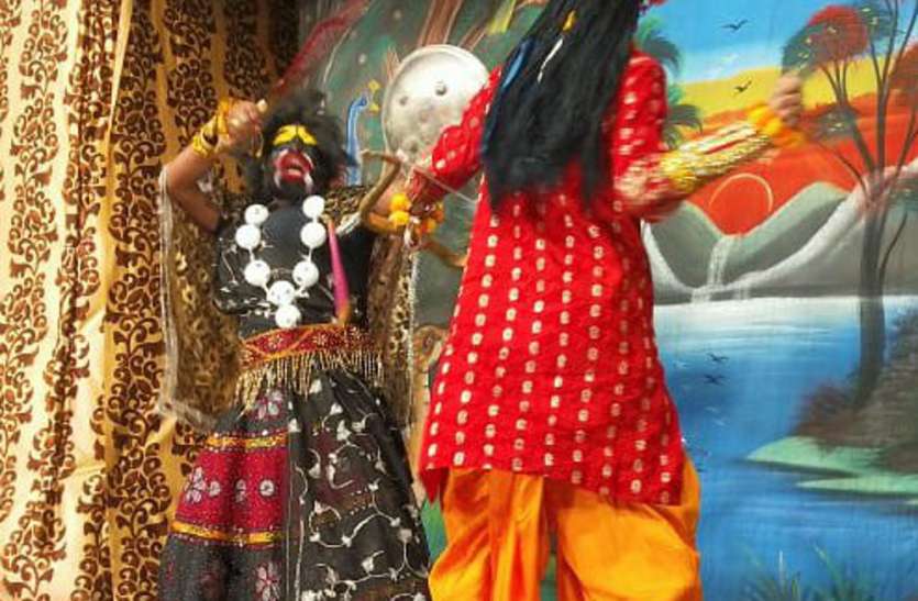 रामलीला के साथ ही इसका साहित्य भी है प्राचीन रामलीला के साथ ही इसका साहित्य भी है प्राचीन