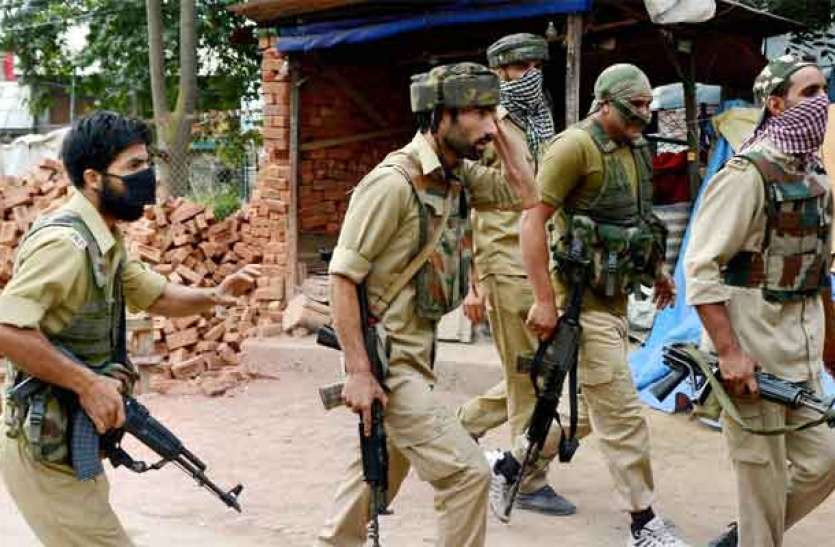 terrorist attack on police team in srinagar, 1 terrorist killed श्रीनगर में पुलिस टीम पर आतंकी हमला, मुठभेड़ में एक आतंकवादी हुआ ढेर