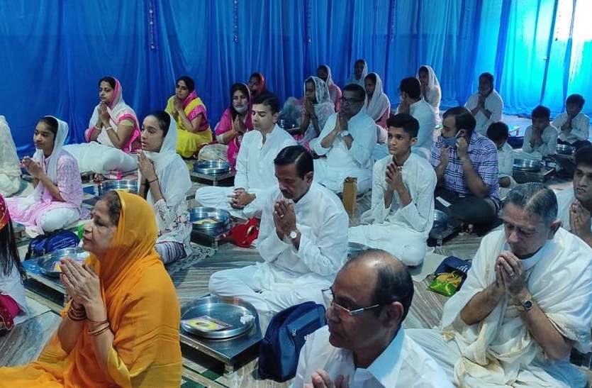 जीवन में आगे बढऩे के लिए सरस्वती की कृपा जरूरी-आचार्य महेन्द्रसागर जीवन में आगे बढऩे के लिए सरस्वती की कृपा जरूरी-आचार्य महेन्द्रसागर