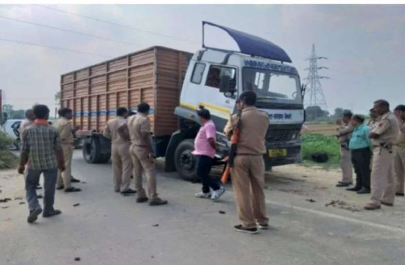 meerut_rbi.jpg करोड़ों रुपये से भरा कंटेनर हाईवे पर खराब होने से उड़े पुलिस-प्रशासन के होश