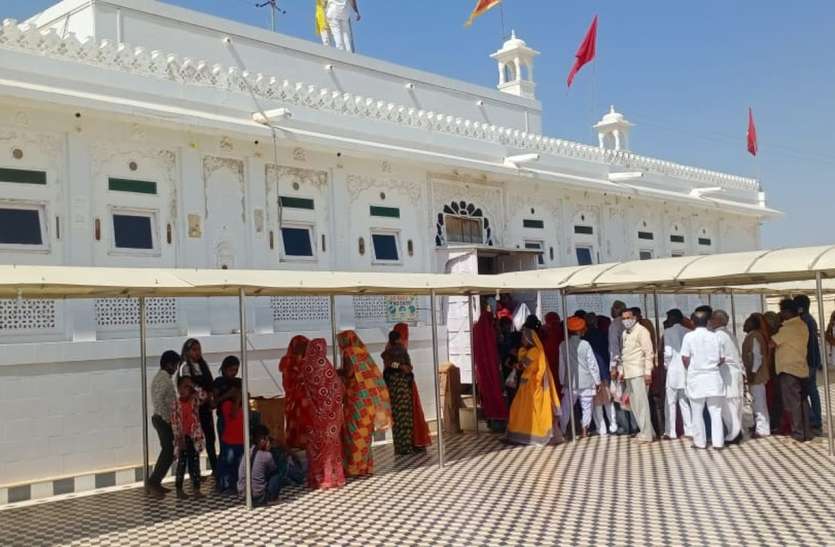 गूंजे जय माता दी के स्वर, शारदीय नवरात्रा शुरू गूंजे जय माता दी के स्वर, शारदीय नवरात्रा शुरू